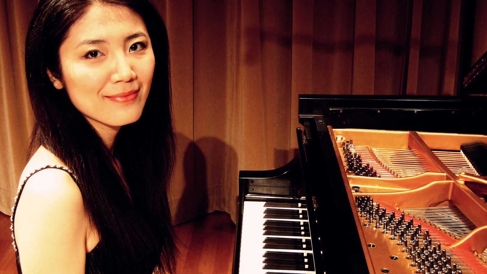 Weltklasse Konzertpianistin Qian Yong